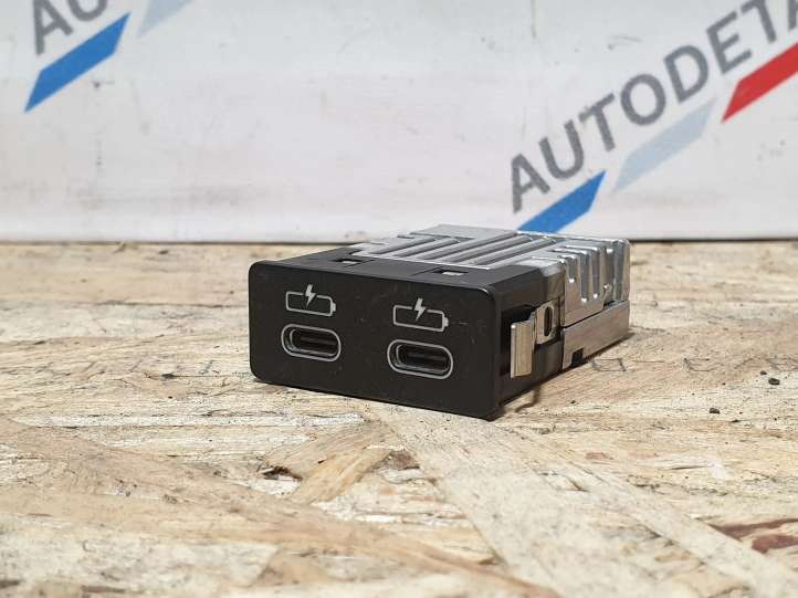 8711938 BMW 3 G20 G21 USB jungtis