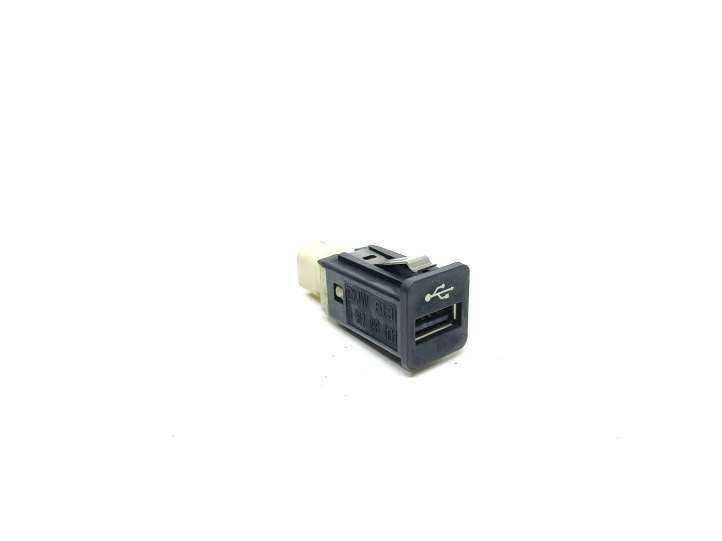 9167196 BMW 5 F10 F11 USB jungtis