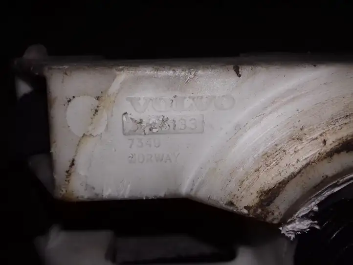 Volvo V70 (2000 - 2004) Кронштейн запасного колеса — фото 2