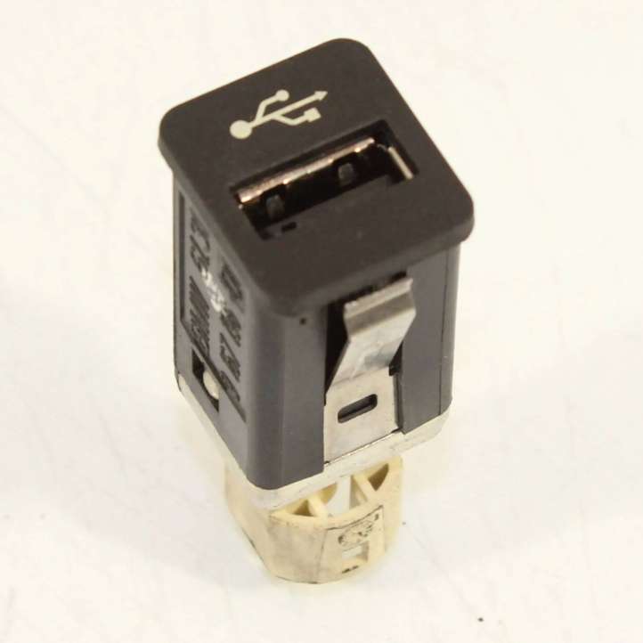 9167196 BMW 1 E82 E88 USB jungtis