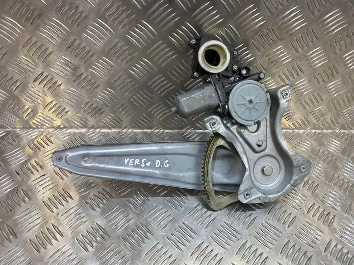 Toyota Verso (2009 - 2012) 698300F040 Стеклоподъемник задней двери — фото 1