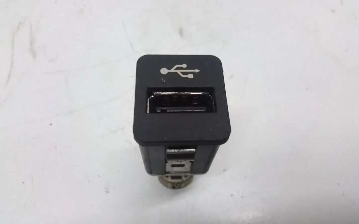 9167196 BMW 7 F01 F02 F03 F04 USB jungtis