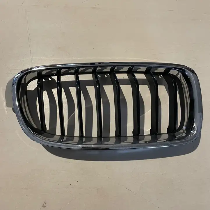 BMW 3 F30 F35 F31 (2012 - 2018) 7295436 Передняя решетка — фото 1