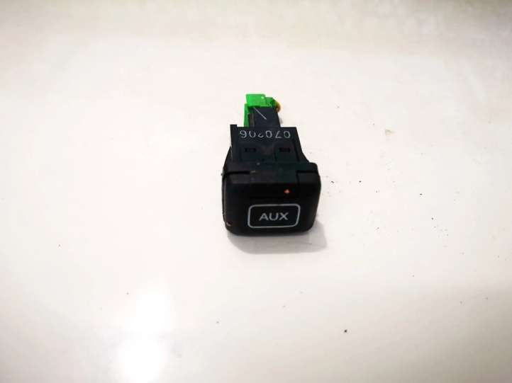 m34736 Honda FR-V USB jungtis