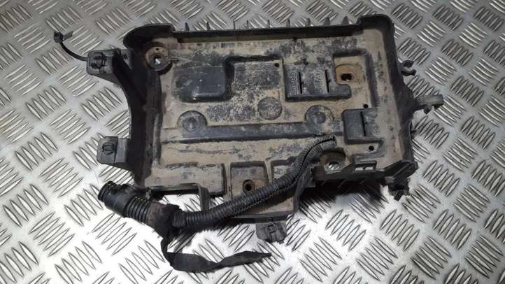 13235642 Opel Corsa D Dangtis akumuliatoriaus dėžės