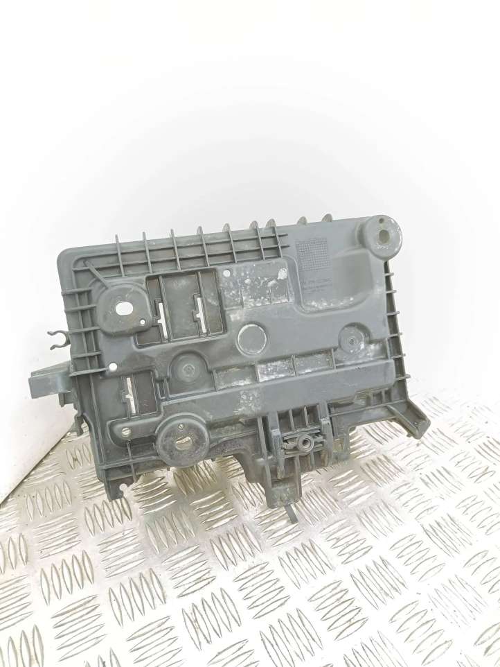 13235642 Opel Corsa D Dangtis akumuliatoriaus dėžės