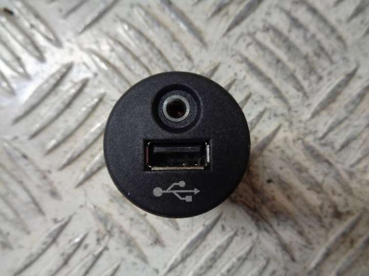 280023BH00A Nissan Qashqai USB jungtis