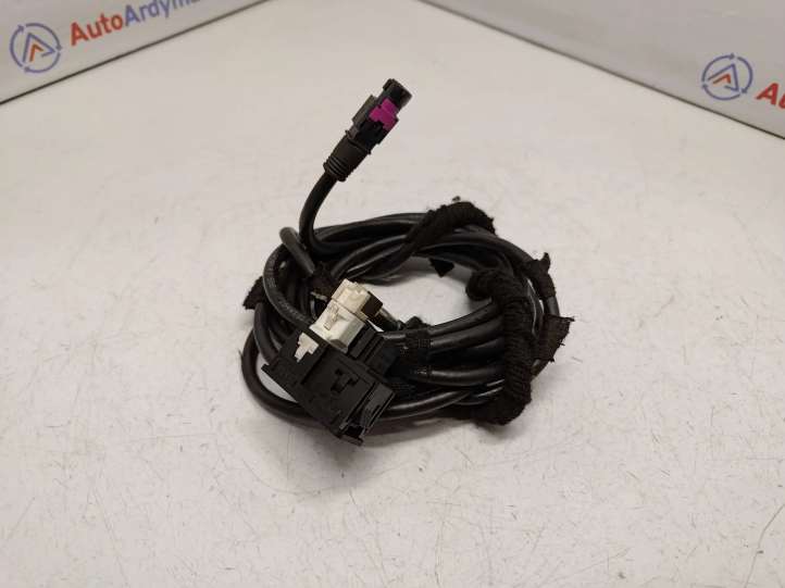 84109229246 BMW 3 F30 F35 F31 USB jungtis