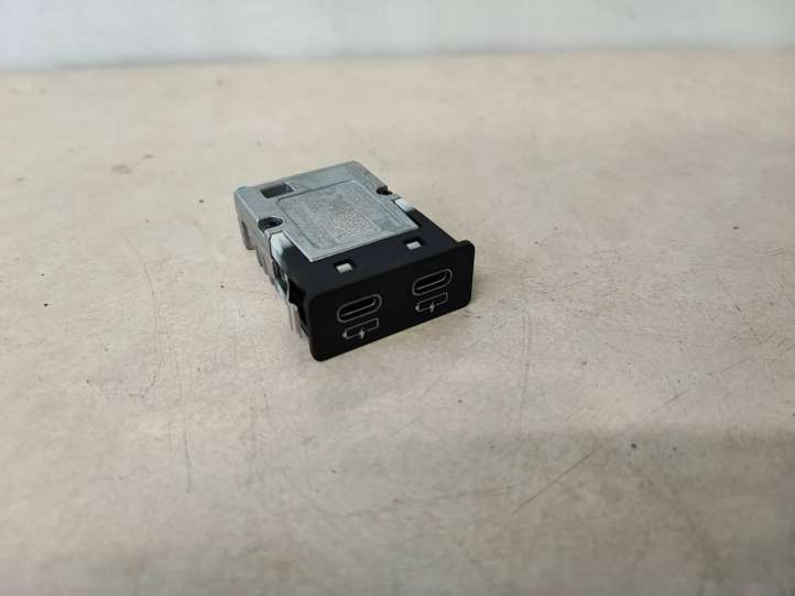 5a84160 BMW 4 G22 G23 G24 G26 USB jungtis