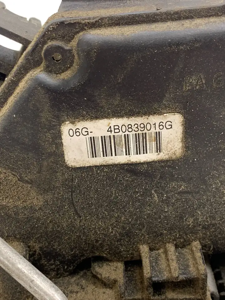 Audi A6 S6 C5 4B (1997 - 2001) 4B0839016G Замок задней двери — фото 2