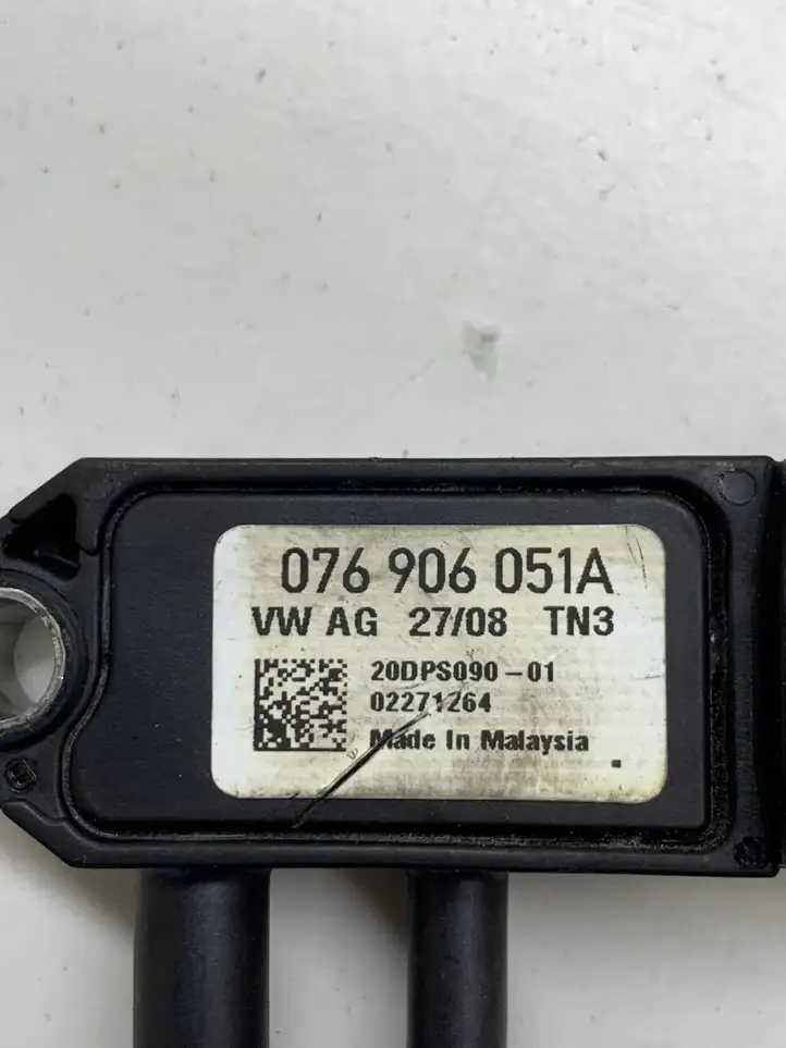 Audi A6 S6 C6 4F (2004 - 2008) 076906051A Датчик давления выхлопных газов — фото 2