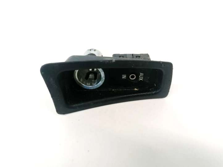 61316930561 BMW 1 E81 E87 USB jungtis