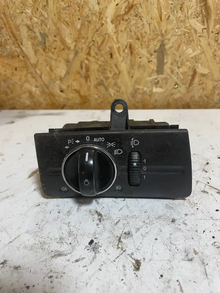 Mercedes-Benz E W211 (2002 - 2009) 2115450904 Включатель фонарей — фото 1