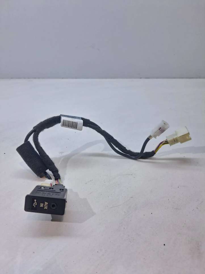 9189175 BMW 3 E90 E91 USB jungtis