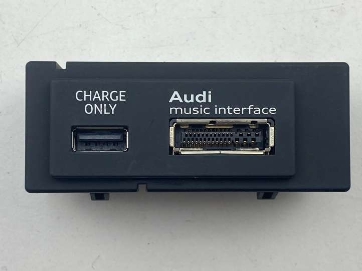 8V0035736B Audi A3 S3 8V USB jungtis