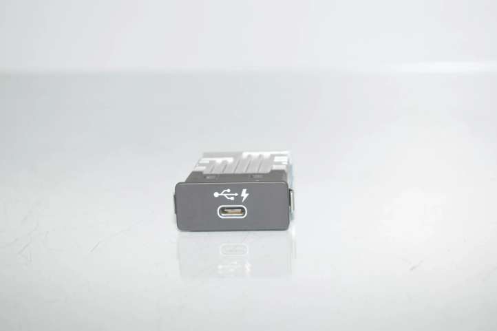 8711939 BMW 1 F40 USB jungtis