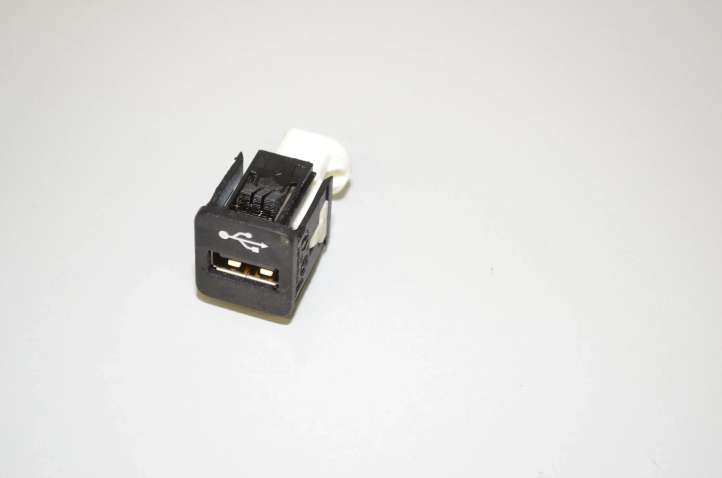 9229294 BMW 3 G20 G21 USB jungtis