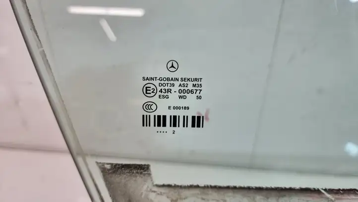 Mercedes-Benz E W212 (2009 - 2016) 43R000677 Стекло передней двери — фото 2