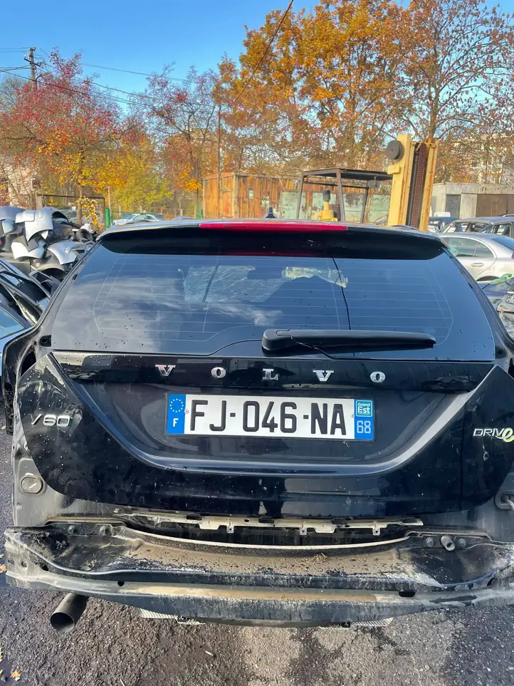 Volvo V60 (2010 - 2013) Крышка багажника — фото 1