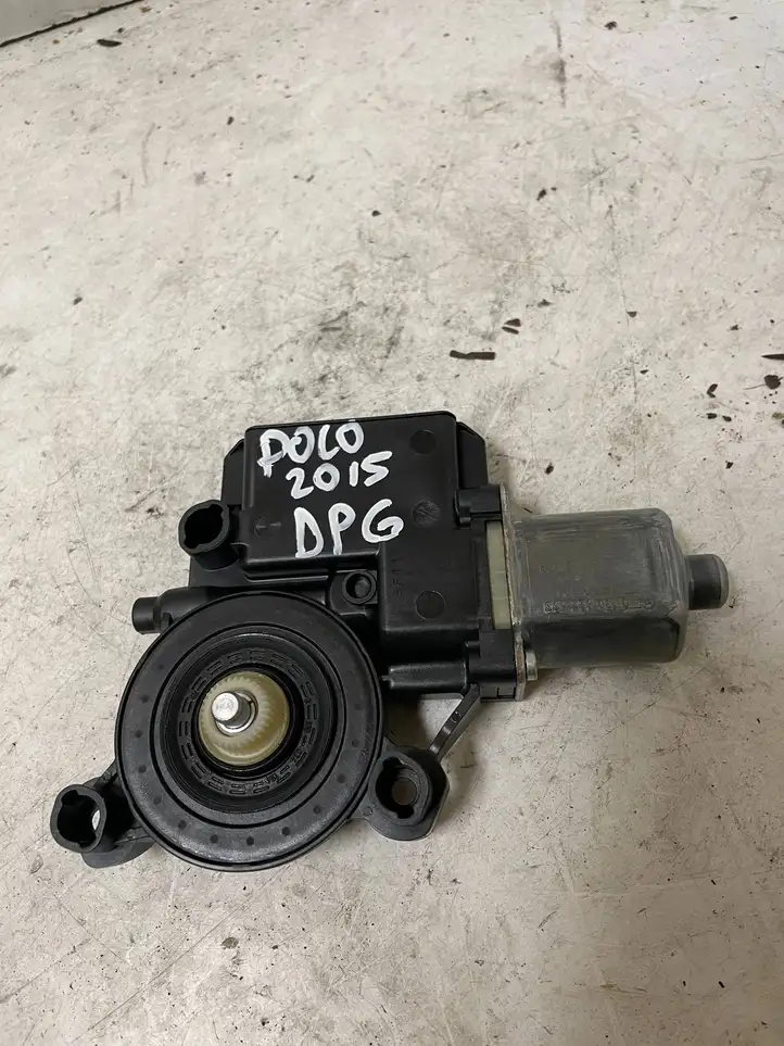 Volkswagen Polo V 6R (2009 - 2015) 6R0959812N Стеклоподъемник задней двери — фото 1