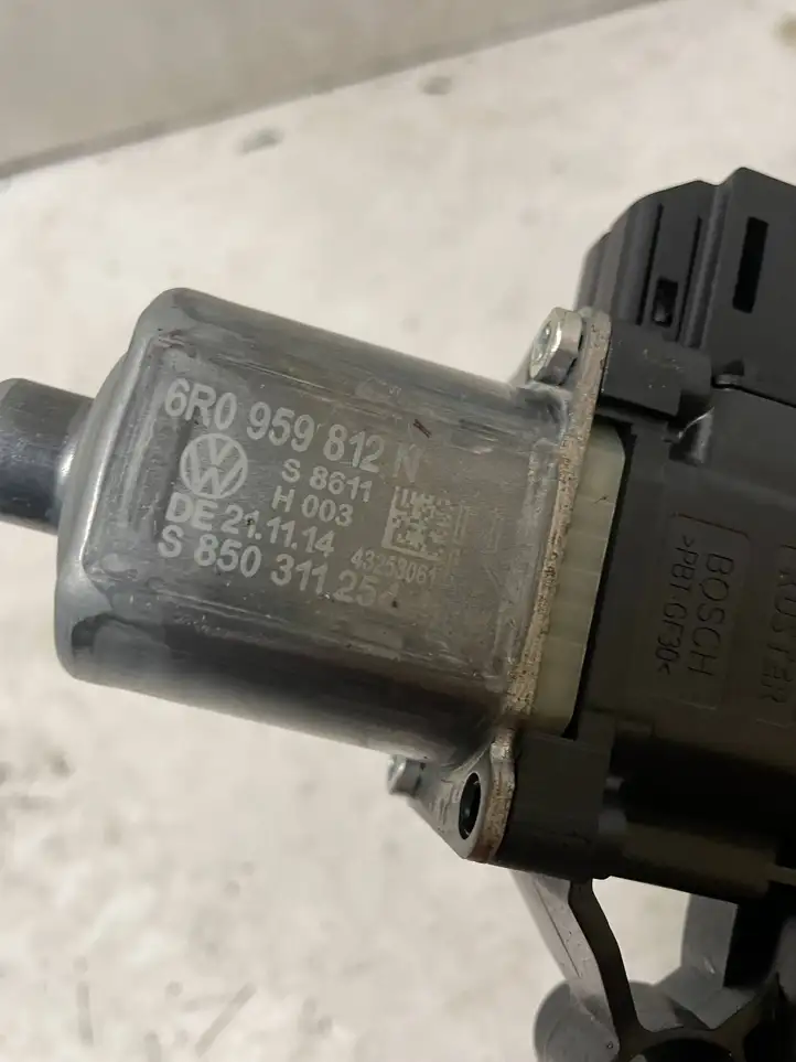 Volkswagen Polo V 6R (2009 - 2015) 6R0959812N Стеклоподъемник задней двери — фото 2