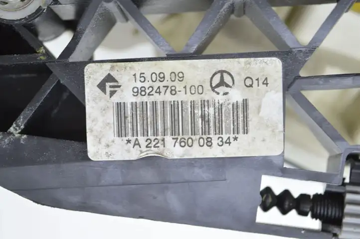 Mercedes-Benz S W221 (2005 - 2013) A2217304435 Замок задней двери — фото 2
