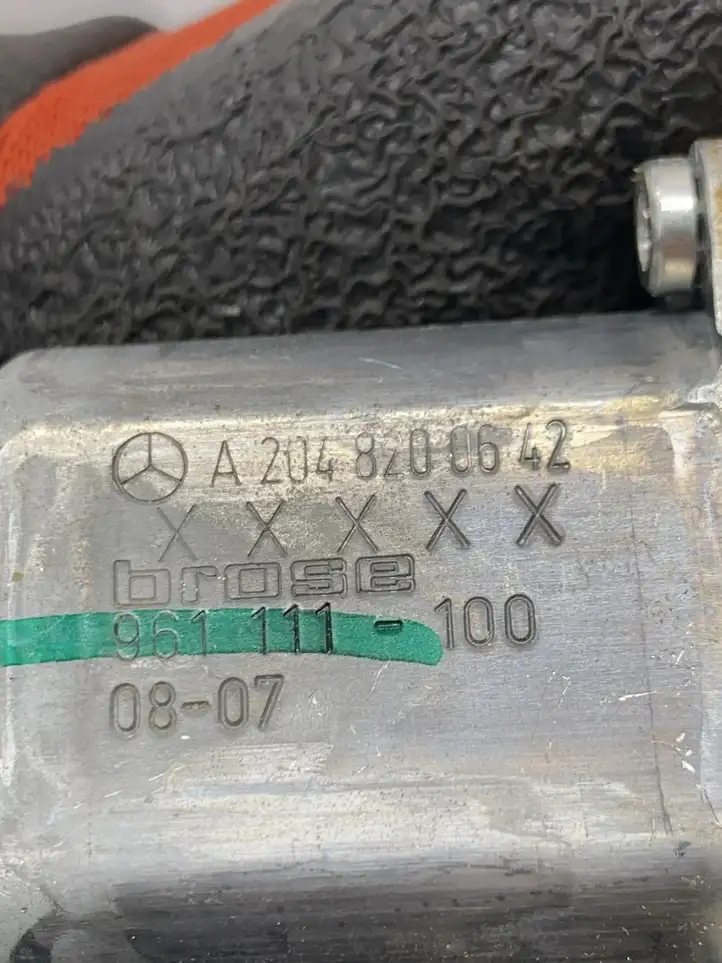 Mercedes-Benz C W204 (2007 - 2014) A2048200642 Стеклоподъемник задней двери — фото 3