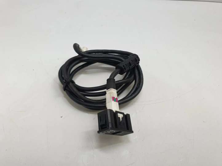 9230248 BMW 3 F30 F35 F31 USB jungtis