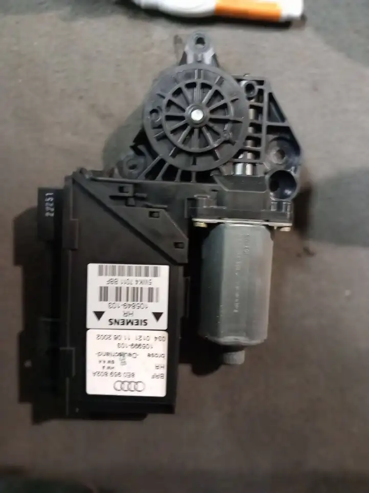 Audi A4 S4 B6 8E 8H (2000 - 2006) 8E0959802A Стеклоподъемник задней двери — фото 1