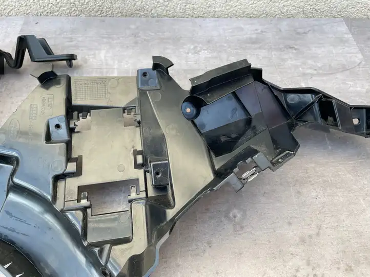 Land Rover Evoque II (2018 - ) K8D217B931A Кронштейн заднего бампера — фото 4