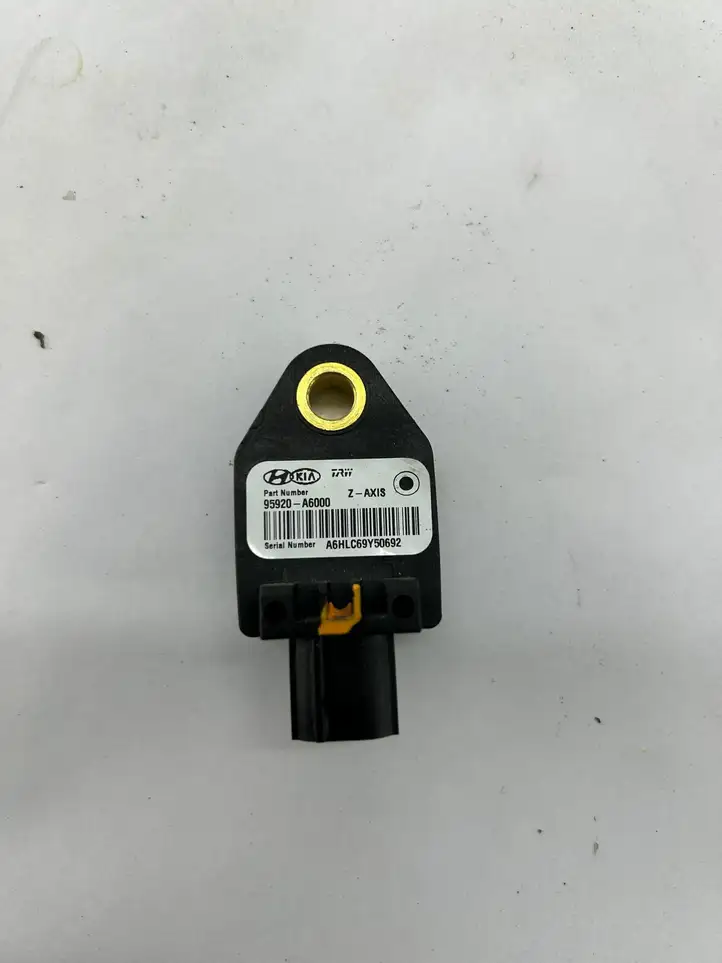 Kia Ceed (2015 - 2018) 95920A6000 Датчик удара SRS — фото 1