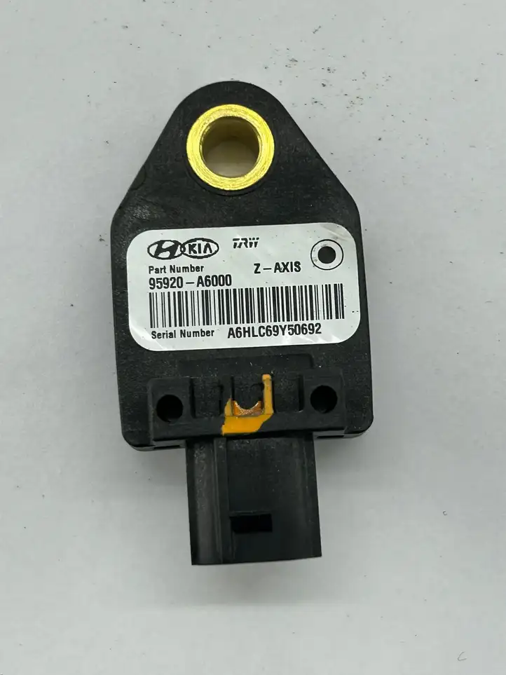 Kia Ceed (2015 - 2018) 95920A6000 Датчик удара SRS — фото 2