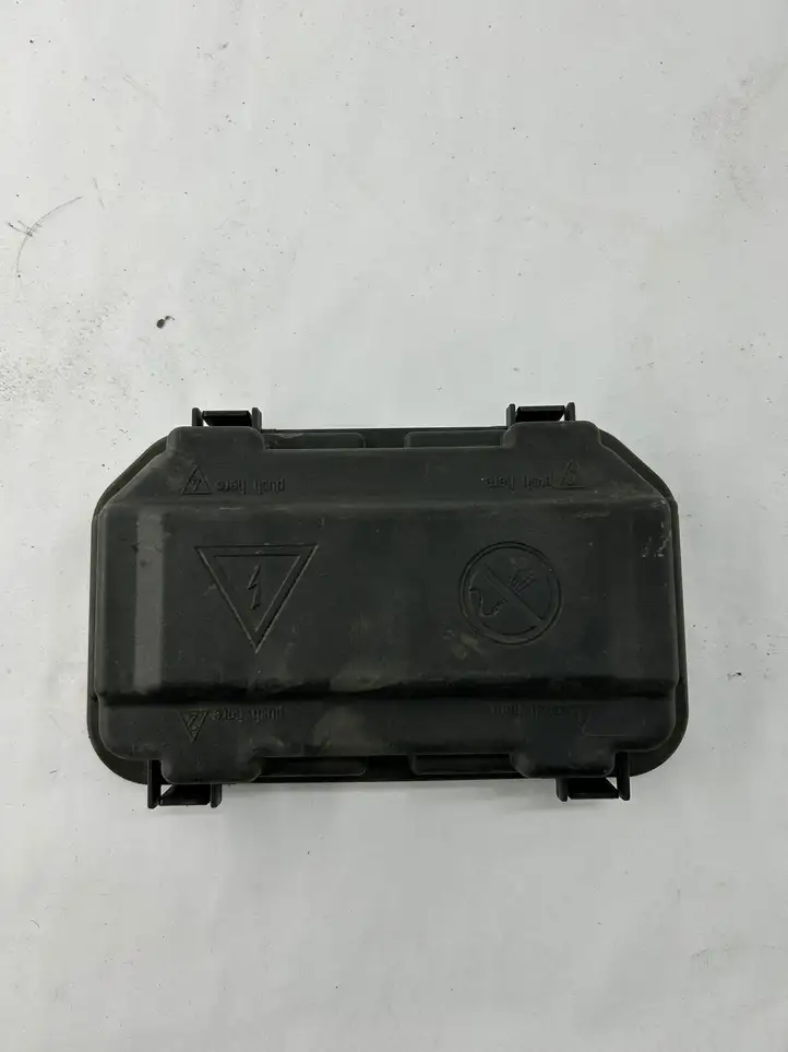 BMW 3 F30 F35 F31 (2012 - 2018) 9224872 Крышка ящика предохранителей — фото 1