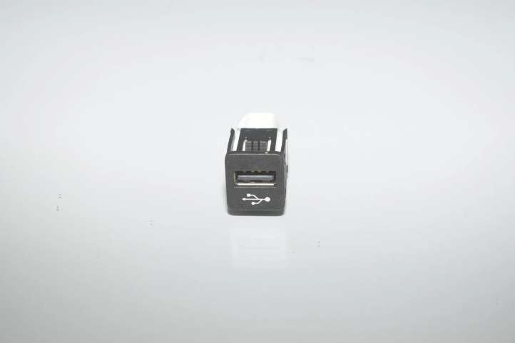 9229294 BMW 3 G20 G21 USB jungtis