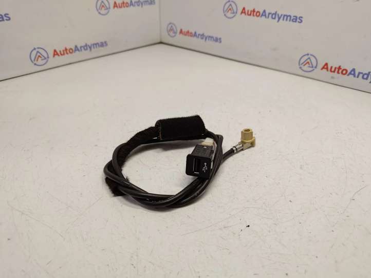 9167196 BMW 5 E60 E61 USB jungtis