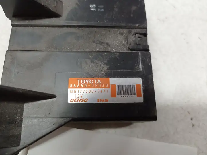 Toyota Corolla Verso AR10 (2004 - 2009) 886500F030 Модуль управления кондиционером — фото 2