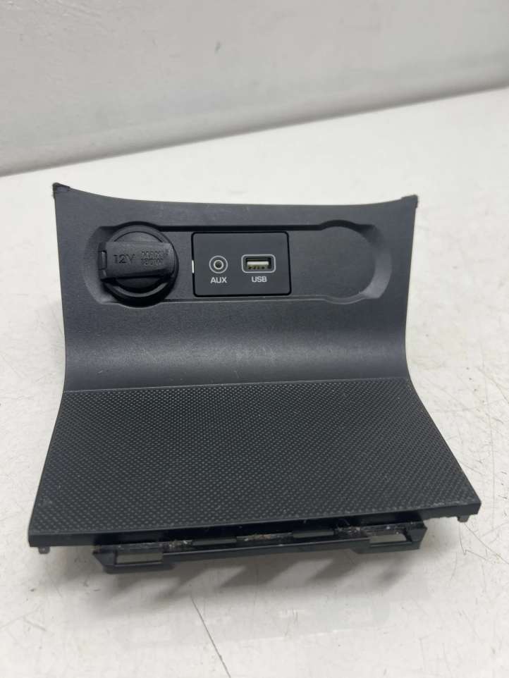 96120C7000 Hyundai i20 (GB IB) USB jungtis