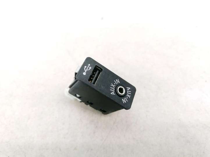 84109237653 BMW X5 E70 USB jungtis