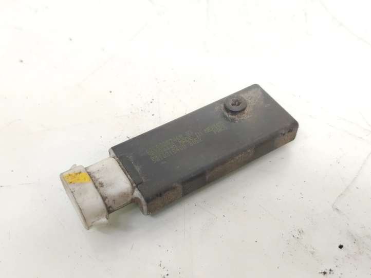 25884445 Chevrolet Captiva Interjero komforto antena