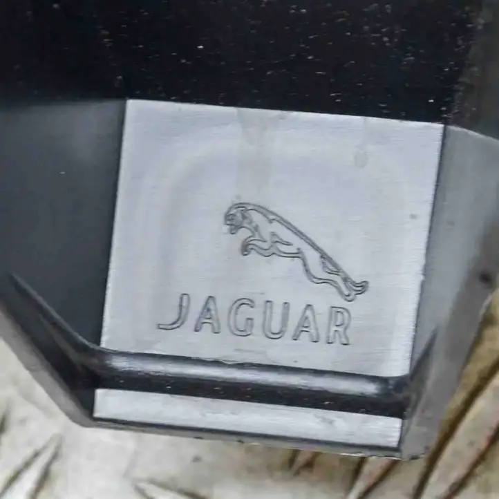 Jaguar F-Pace (2016 - ) HK8317E855AE Кронштейн заднего бампера — фото 6