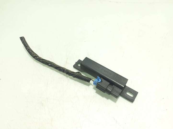 3160520 Nissan Juke I F15 Interjero komforto antena