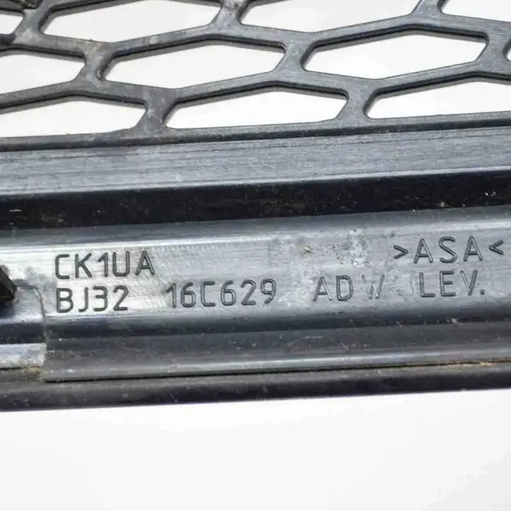 Land Rover Range Rover Evoque L538 (2015 - 2018) BJ3216C629ADW Решетка в крыле — фото 3