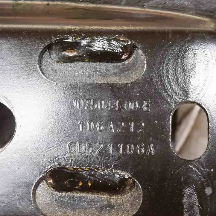 Tesla Model 3 (2017 - 2023) 107504300E Другая часть кузова — фото 7