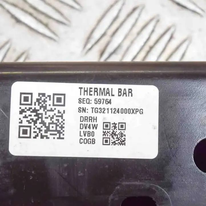 Tesla Model 3 (2017 - 2023) 107504300E Другая часть кузова — фото 8