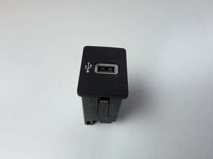 HS7T14F014AC Ford Focus USB jungtis