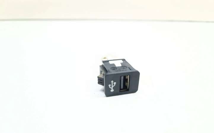 9229294 BMW 3 F30 F35 F31 USB jungtis