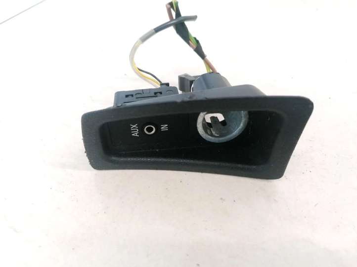 61316930561 BMW 1 E81 E87 USB jungtis