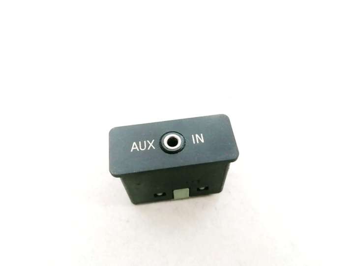 6131698679102 BMW 5 E60 E61 USB jungtis