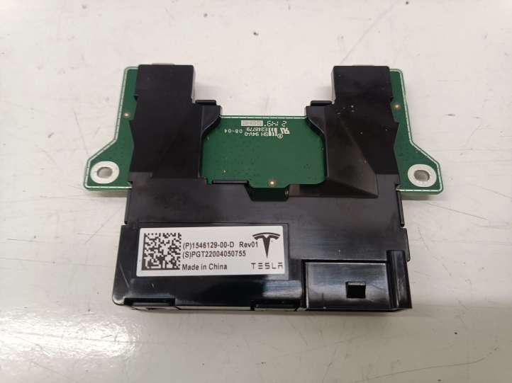 154612900D Tesla Model 3 USB jungtis