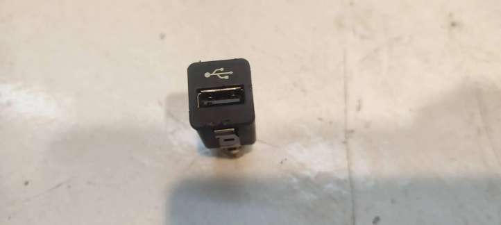 9167196 BMW X5 E70 USB jungtis